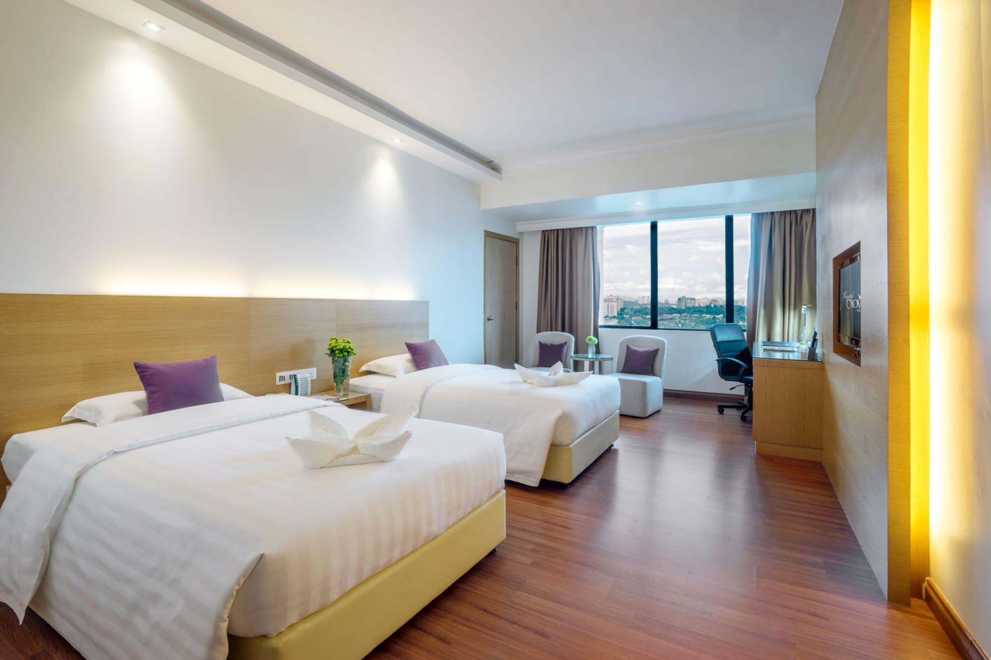 Crystal Crown Hotel Петалинг-Джая Экстерьер фото