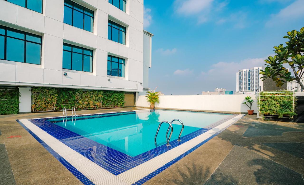 Crystal Crown Hotel Петалинг-Джая Экстерьер фото